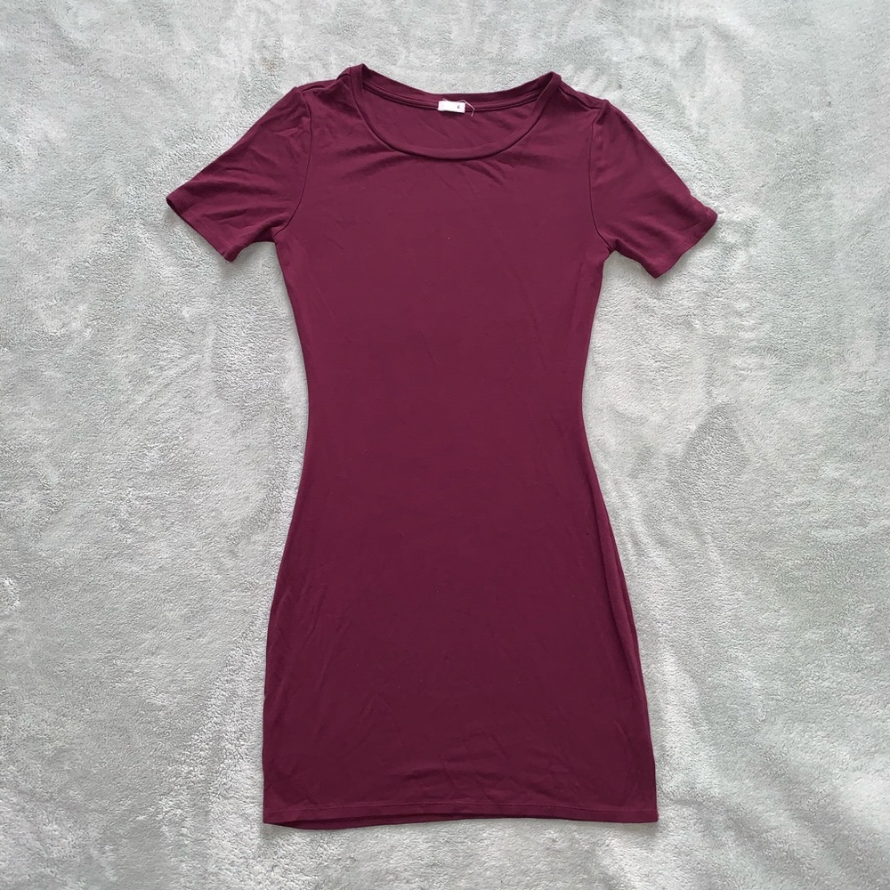 Fitted burgundy dress!!